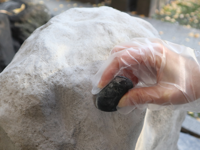 鼠小僧次郎吉の墓前のお前立ち看板